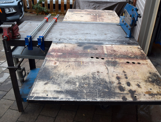 Work bench very solid on wheels 24" x 48" x 30" in Tool Storage & Benches in Mississauga / Peel Region - Image 3