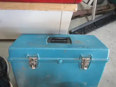 Large Tool Box for Hand Tools---C/w tray---Very good cond.---$30---Phone 250-318-8156---no messaging...