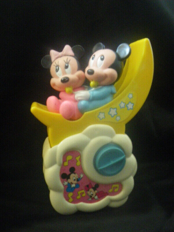 Vintage (1984) Mickey & Minnie mouse musical baby crib dans Jouets  à Trois-Rivières