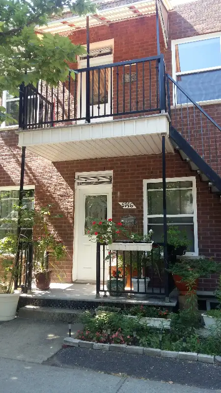 Nice room, very comfortable, bright 3 min walk from Rosemont M°