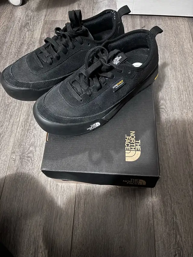 chaussures north face in Women's - Shoes in Laval / North Shore - Image 2