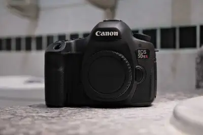 Canon 5DSR Body (Like New), View more
