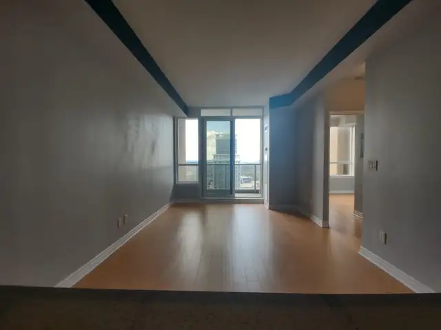 Room for Rent in Mississauga City Center in Short Term Rentals in Mississauga / Peel Region - Image 11