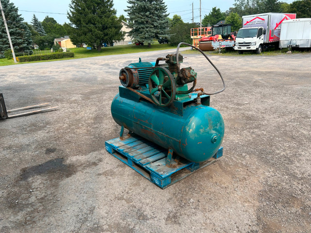 AUBAINE! Compresseur Techquip Air Compressor 15HP dans Autres équipements commerciaux et industriels  à Laval/Rive Nord - Image 4