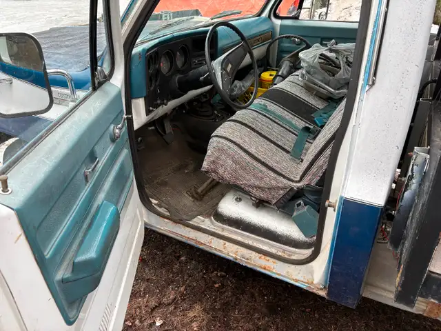1973 GMC 3500 in Auto Body Parts in Whitehorse - Image 4
