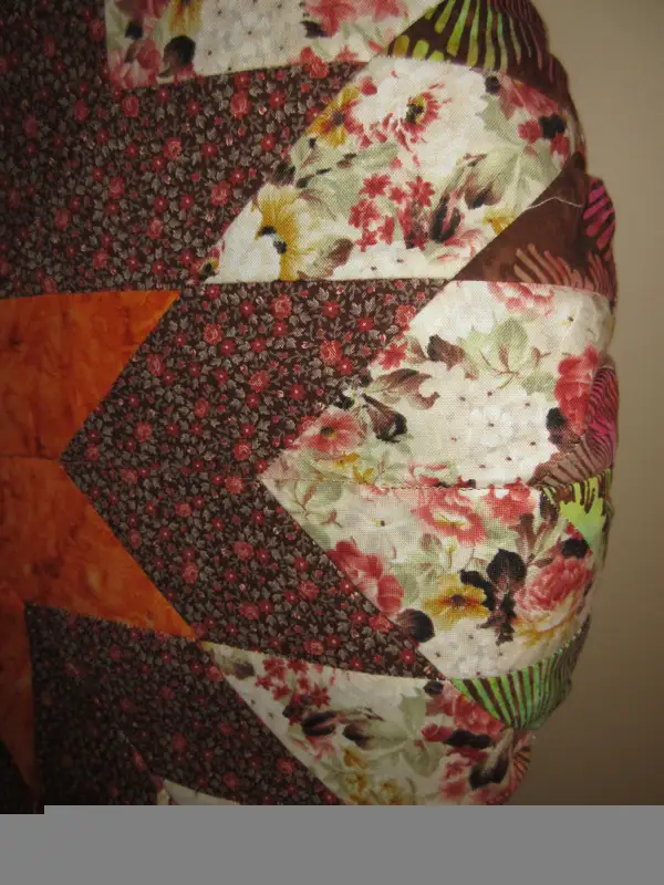 Christmas Star Quilted Cushion in Home Décor & Accents in Saskatoon - Image 9