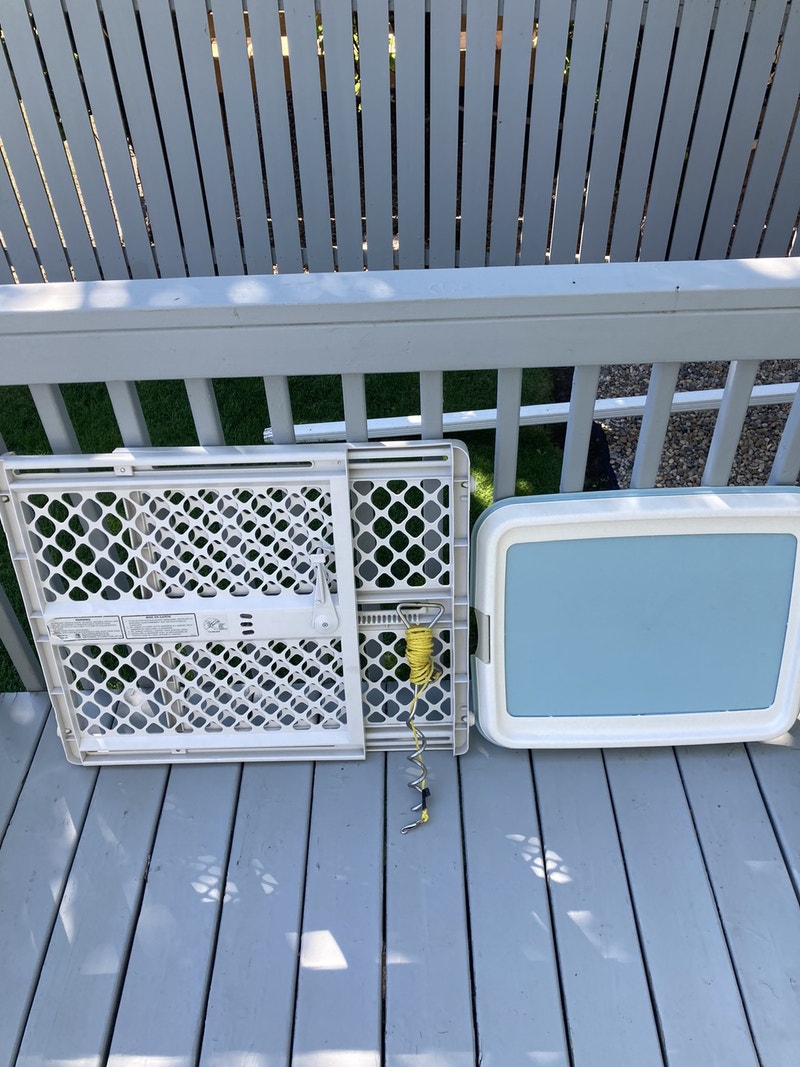 Baby gate with dog pee pad and small dog screw anchor Gates, Monitors