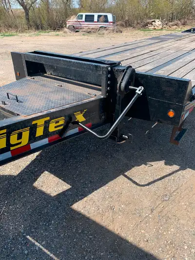 Low kms low use trailer . Deck is 30 feet long with an extra 5 feet for nose . 2 - 15000 pound axle...