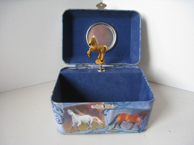 Schylling Tin Jewelry Music Box with Horses in Toys & Games in Guelph - Image 3