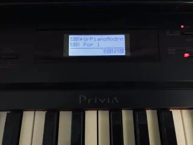 Gorgeous Digital Piano, 88 Keys Fully Weighted in Pianos & Keyboards in Vancouver - Image 9