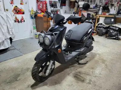 2009 Yamaha Zuma 125 (BWs), fuel injected, CVT transmission with belt final drive. $3,100. No trades...