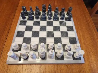 Beautiful onyx and marble chess set. 13 3/4". Hand carved, made in Mexico. Small chip out of one cor...