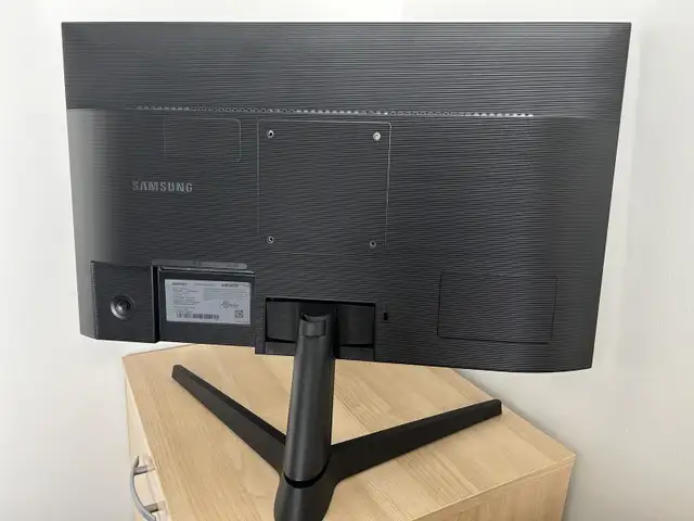 Samsung 27” Monitor Infinity Display in Monitors in Calgary - Image 3