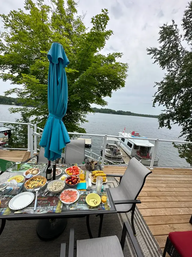 Family Vacation at a Lakeside Cottage in Ontario in Canada - Image 11