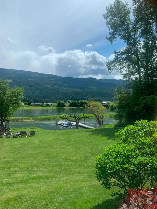 Shuswap River Vacation Cottage  (new openings) in Alberta in Canada - Image 3