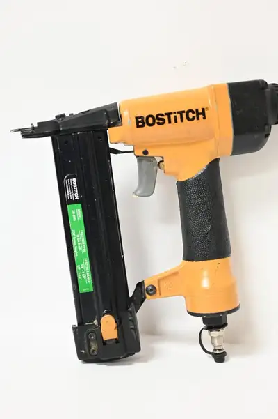 Stapler Bostitch Brad Nailer/Finish Stapler 18g Model SB2IN1 USED in working condition. Please see p...
