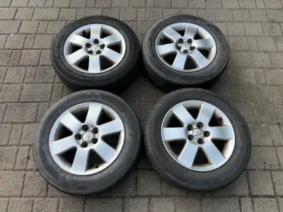 Tires are old and need to be replaced. Price is only for the rims, no leaks, no bends. OEM From a 20...
