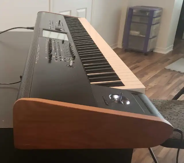 Korg Kronos 2 88 in Pianos & Keyboards in Laval / North Shore - Image 4