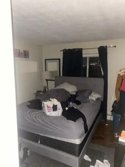 Room for rent in furnished apartment for short-term rental in the Byward market right in the heart o...