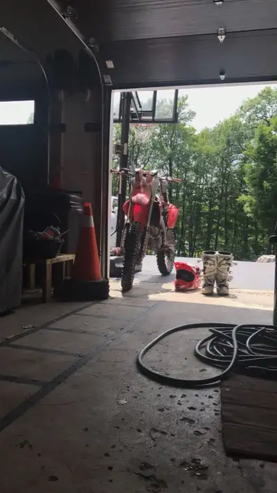 Great looking bike with tons of after market parts. ASV clutch and break lever Enzo forks Fmf power...