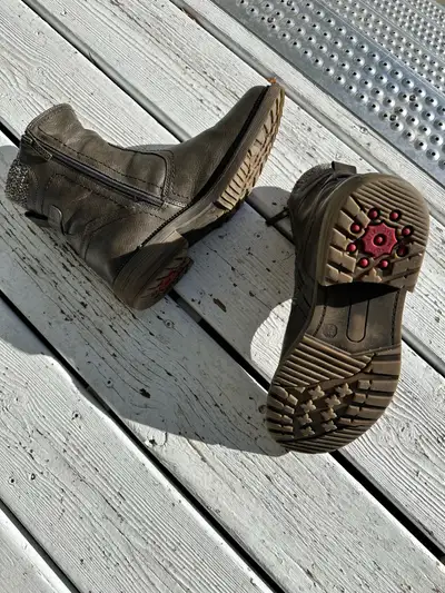 Women’s leather winter boots green, View more