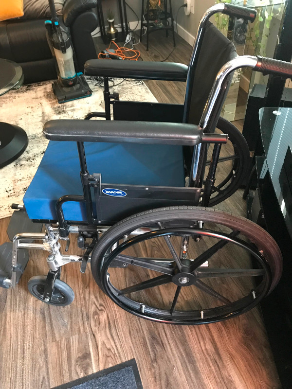 Slightly used wheelchair in Health & Special Needs in Saskatoon - Image 2