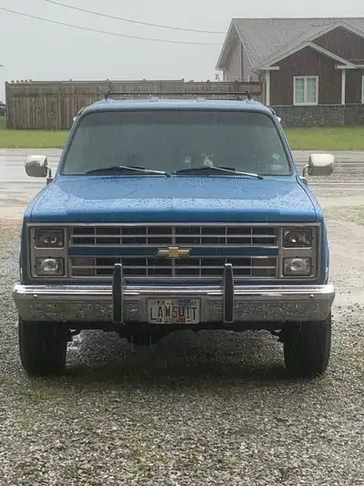 1984 Chev 4x4 for sale. No rust. 350 automatic. Transmission rebuilt. Holley Sniper fuel injection....