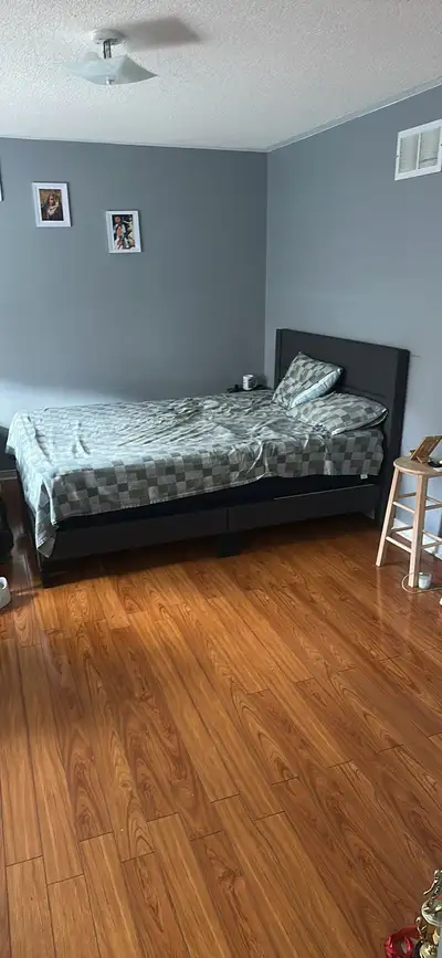 Big master bedroom upper floor . One parking . Hackmore gate Brampton. Shared kitchen . Private wash...