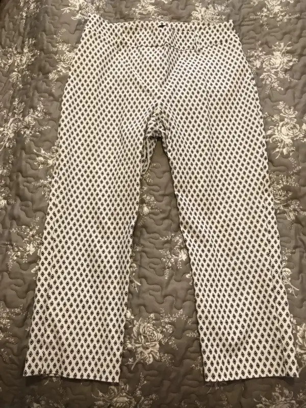 Woman's Pants, Capris, office clothes in Women's - Bottoms in Barrie - Image 2