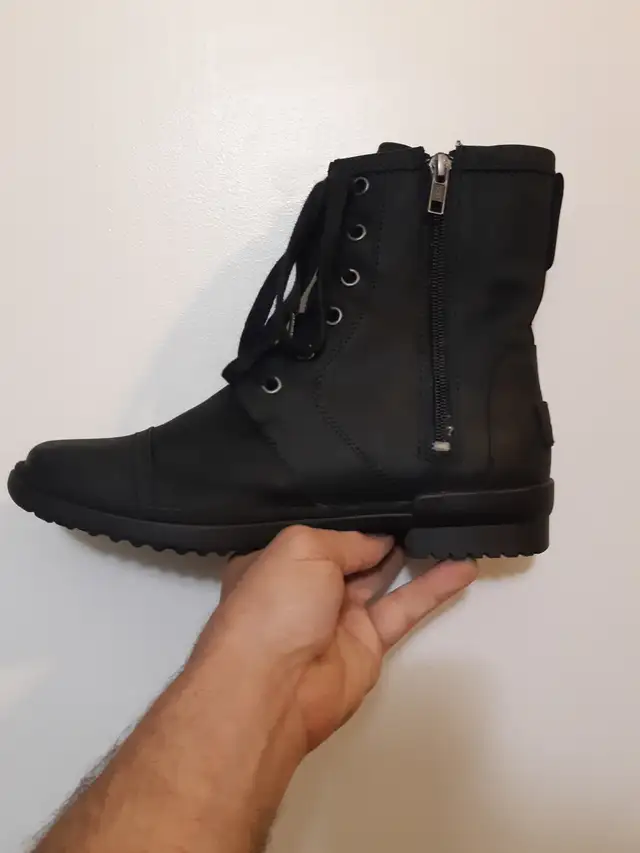 Bottes d'hiver Uggs pour femmes in Women's - Shoes in City of Montréal - Image 3