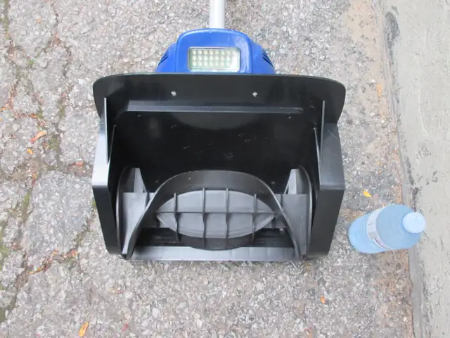 Electric Snow blower in Snowblowers in City of Toronto - Image 4