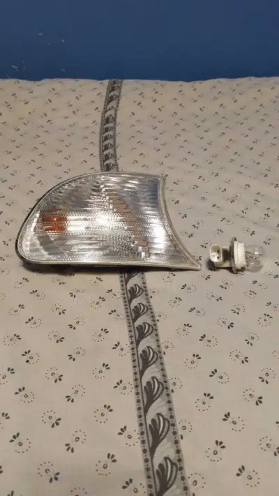 This is a BMW side marker light with bulb. It is a used part in good condition, ready to be installe...
