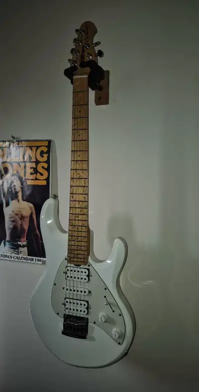 Ernie Ball Music Man Silouette, View more