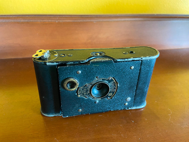 Antique Autographic Eastman Kodak Vest Pocket Camera No A-127 VP in Arts & Collectibles in Oshawa / Durham Region