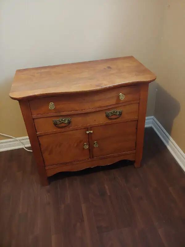 Meubles. Bureau Chaise Miroir antique ancien Chiffonnier in Dressers & Wardrobes in Laurentides - Image 7