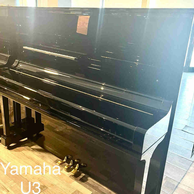 Yamaha upright piano  in Pianos & Keyboards in Markham / York Region