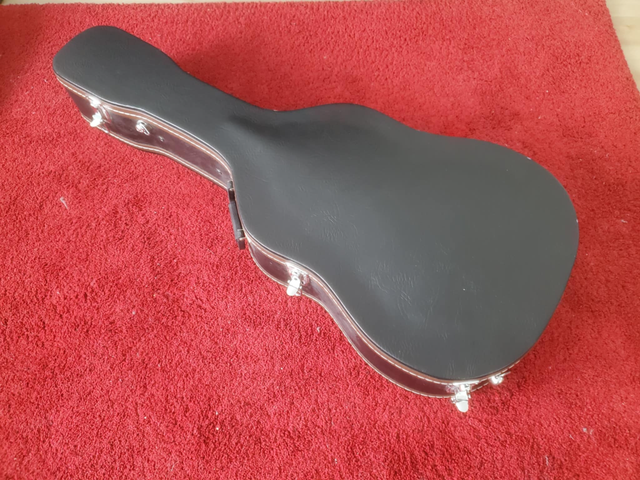 Case rigide de qualité pour guitare acoustique ou hollowbody in Guitars in Drummondville - Image 4