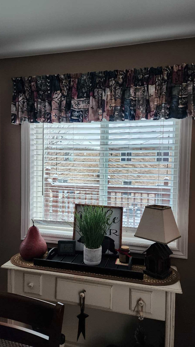 Curtains and rods in Window Treatments in Barrie - Image 3