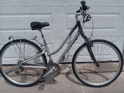 Vélo femme GIANT Cypress DX, View more