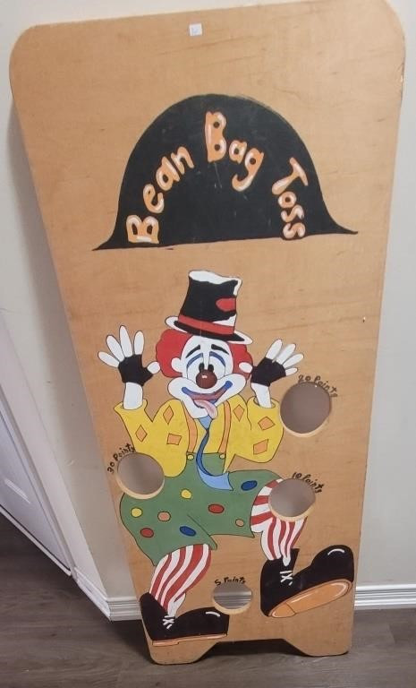 OLDER BEAN BAG TOSS BOARD CLOWN THEME in Arts & Collectibles in Mississauga / Peel Region