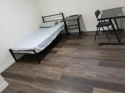 PRIVATE  (CORNER) room for rent: McCowan rd/Ellsemere RD STC