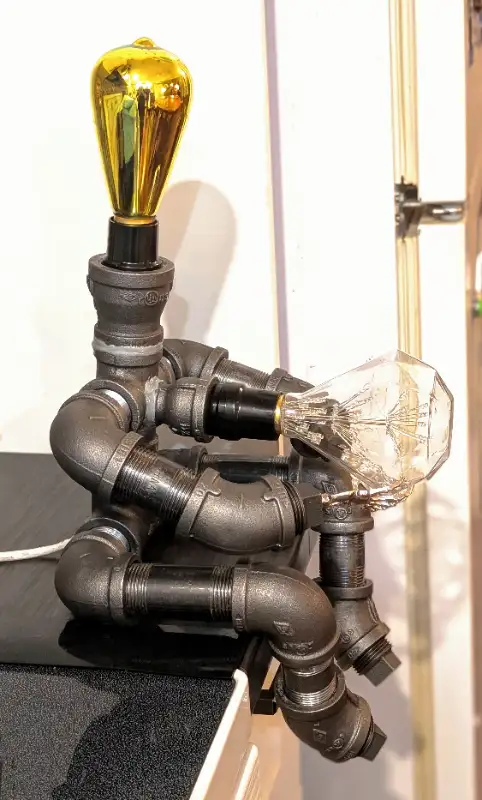 Lampe artisanale de type industrielle, parfait pour amateur de in Indoor Lighting & Fans in Granby - Image 3
