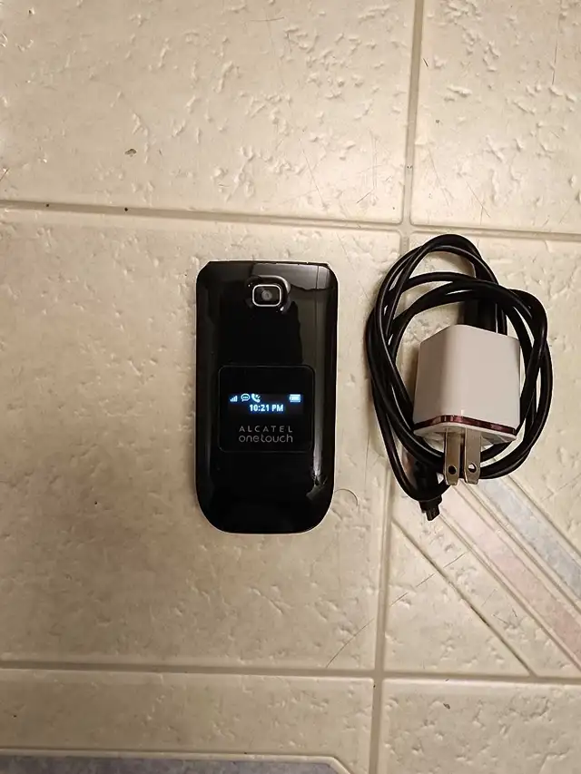 OneTouch Flip Phone Unlocked perfect condition great For Seniors