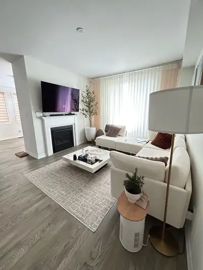 3 Bedrooms 2.5 washrooms Family room Living Room Laundry Room Walk-in closet Ravine lot backyard 1 G...