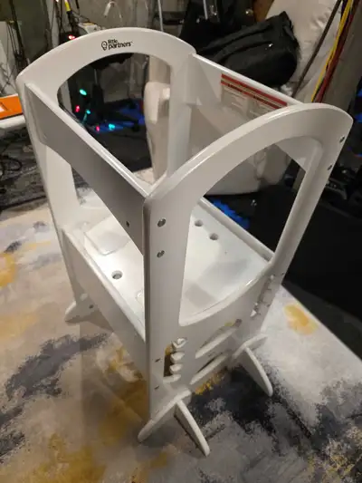 Selling in good condition assembled kitchen toddler tower. 6473767648. South Etobicoke area