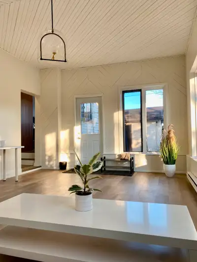 Are you looking for a spacious, fully furnished unit with a private backyard near Algonquin College?...