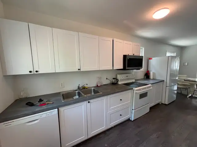 2 Private Clean Rooms All-Girls House Avilable Immediately