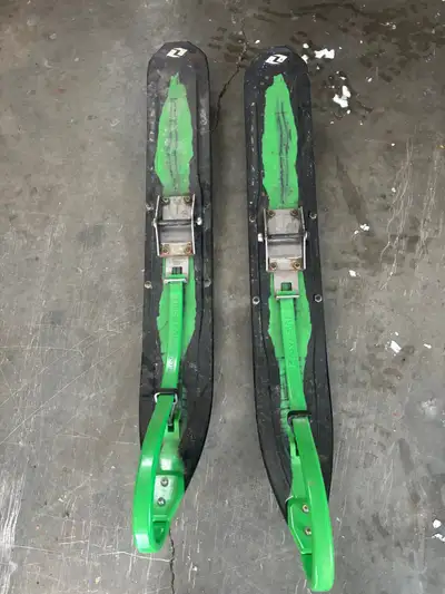 Simmons dual runner skiis for sale , very little use , carbides have been replaced and lots of carbi...