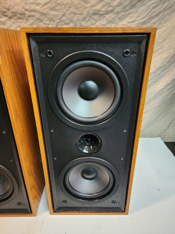 Klipsch speakers KG2.5 Medium OAK 8 ohm in Speakers in Oakville / Halton Region - Image 4