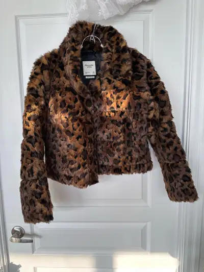 Abercrombie and fitch crop mini puffer , View more